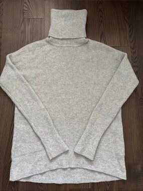 Theory "Karenia Stratus Cloud" Grey Turtleneck Oversized Sweater Sm Med